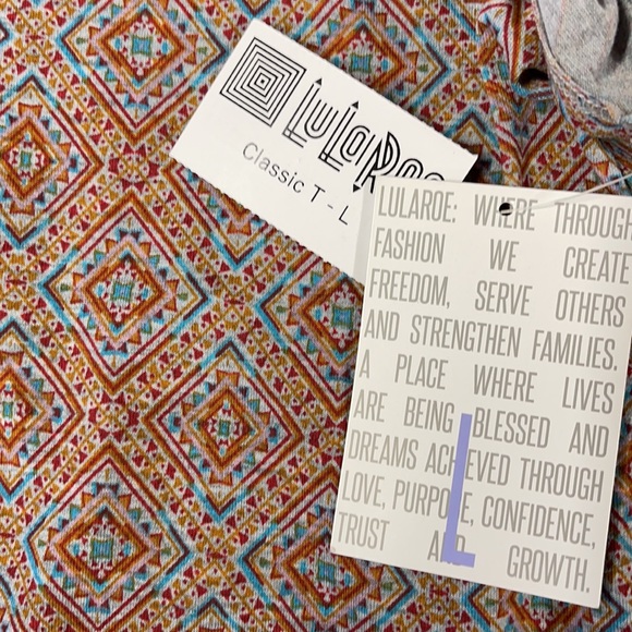 LuLaRoe New Large Geometric Classic T Shirt NWT - Picture 6 of 8